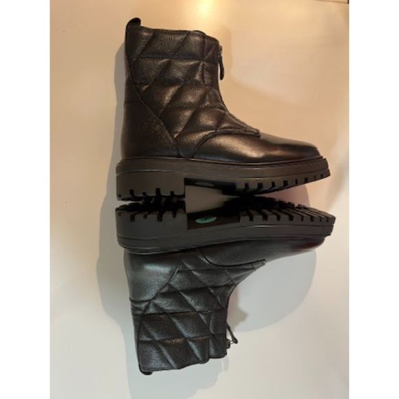 Alberto Torresi Size 38 (W7) Quilted ankle boots. NWT. - Picture 5 of 9